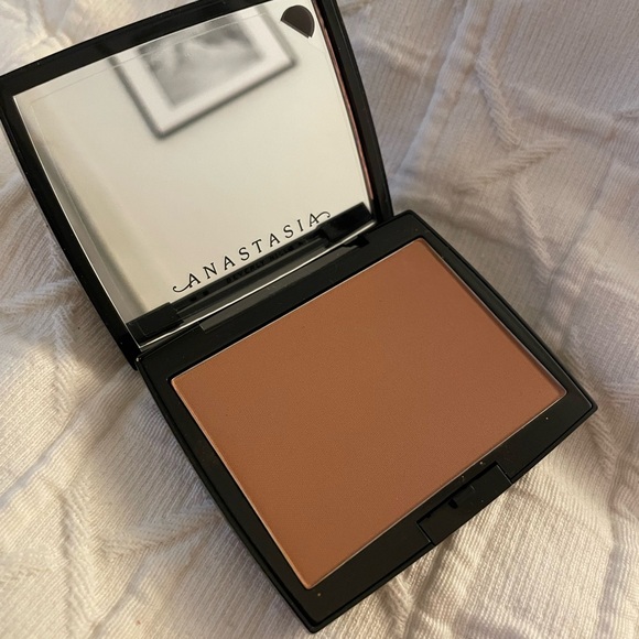 Anastasia Beverly Hills Powder bronzer - Rosewood - Picture 2 of 3